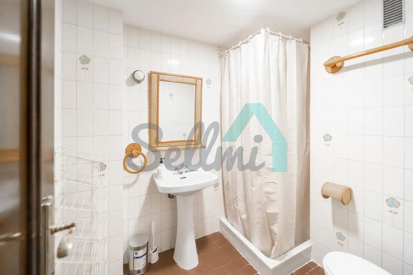 Bathroom of Flat for share in Oviedo   with Heating, Parquet flooring and Furnished