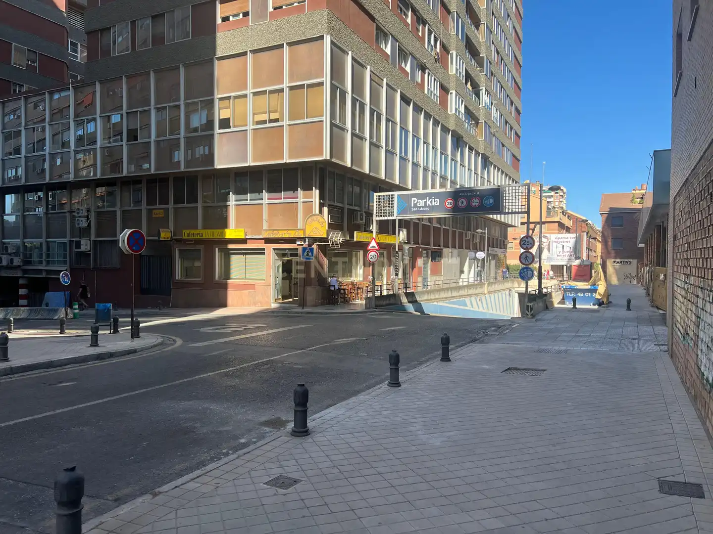 Vista exterior de Local de lloguer en Granada