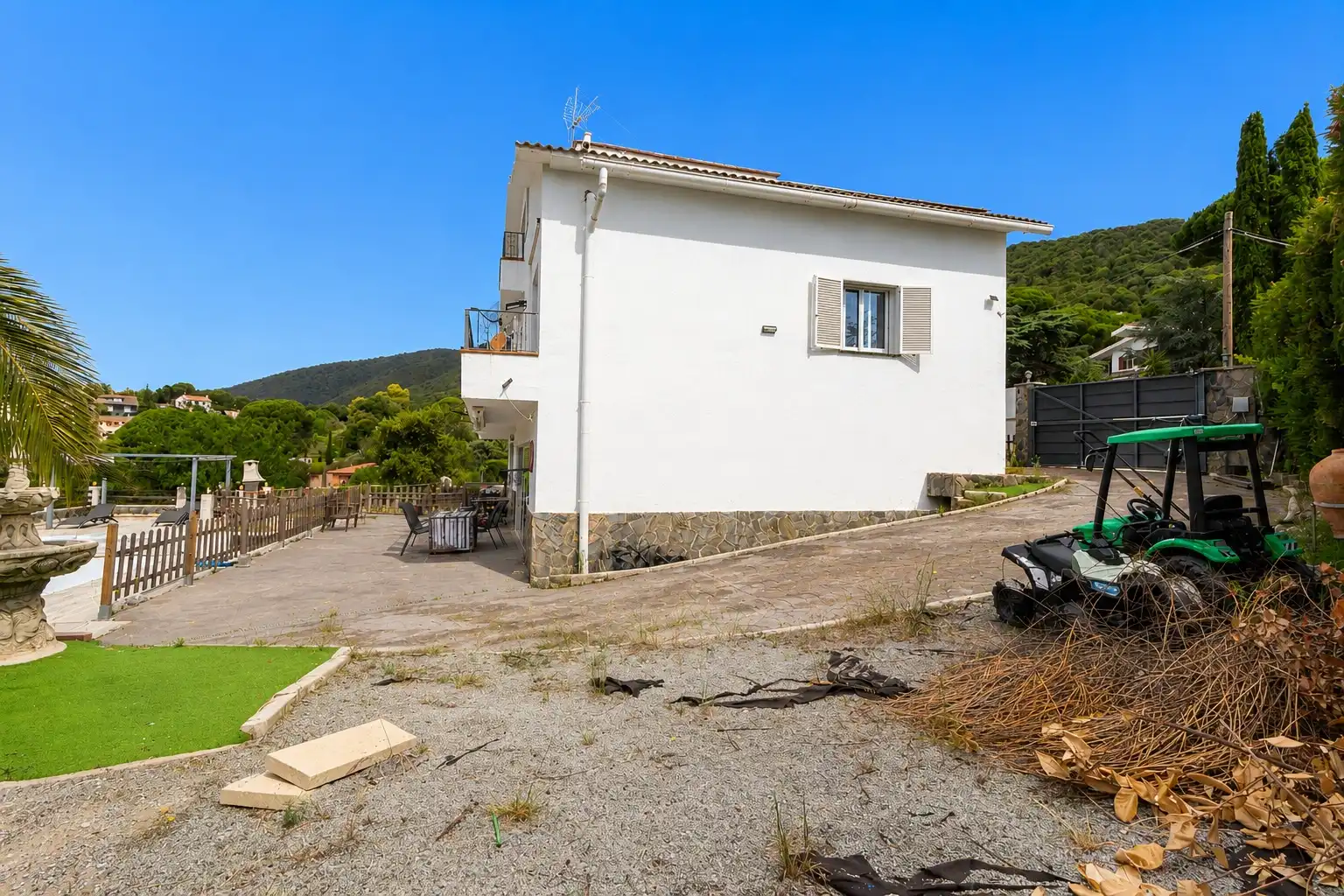 Vista exterior de Casa o xalet en venda en Sant Cebrià de Vallalta amb Aire condicionat, Calefacció i Jardí privat