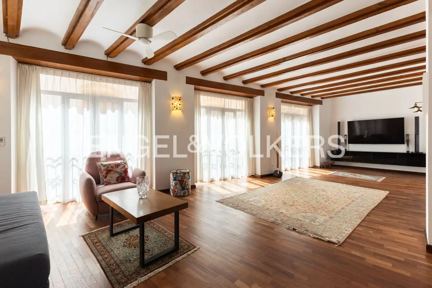 Living room of Flat for sale in Valencia  with Air Conditioner, Heating and Parquet flooring
