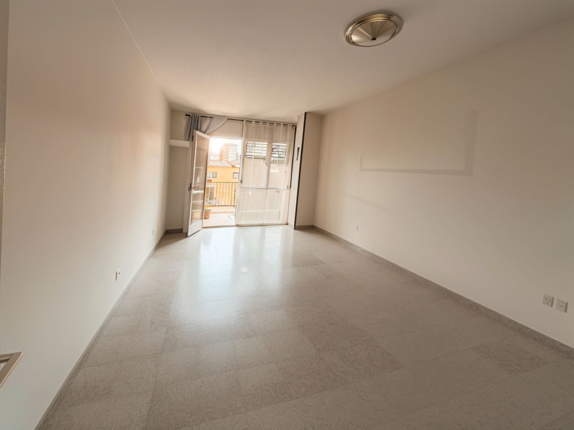 Exterior view of Flat for sale in  Barcelona Capital  with Air Conditioner and Balcony