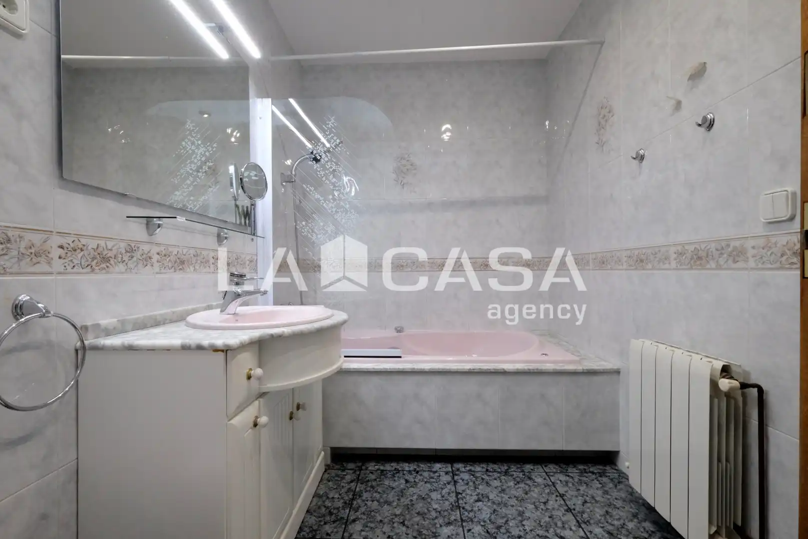 Bathroom of Flat for sale in Barcelona  with Air Conditioner, Heating and Terrace