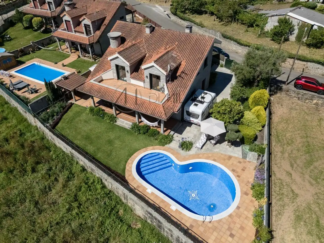 Piscina de Casa o xalet en venda en Tomiño amb Calefacció, Jardí privat i Terrassa