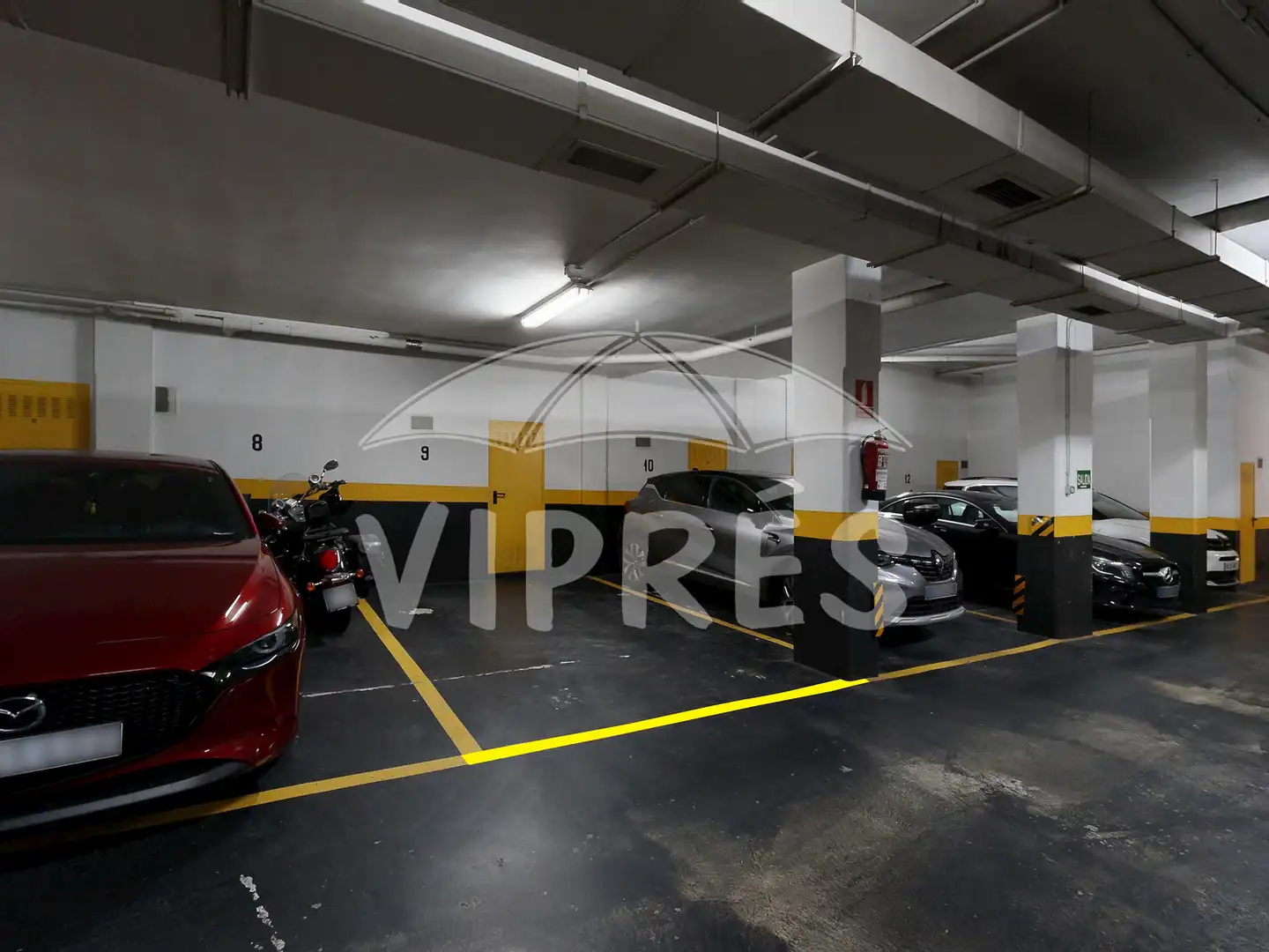 Parkplatz von Wohnung zum Verkauf in Cáceres mit Abstellraum, Schwimmbad und Gemeinschaftspool