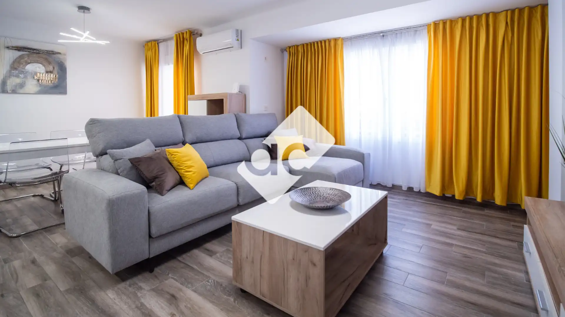 Sala de estar de Piso de alquiler en  Valencia Capital con Aire acondicionado, Calefacción y Amueblado