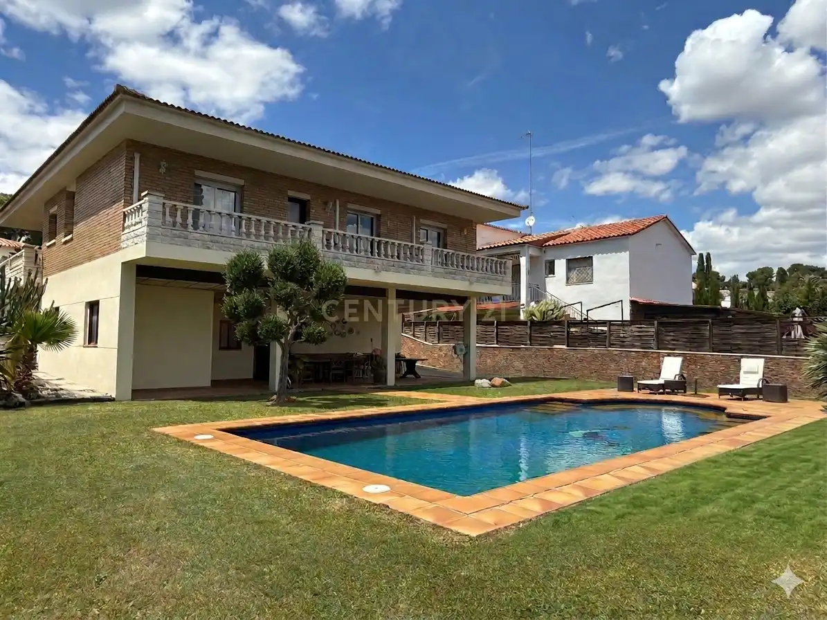 Swimming pool of Houses for sale in Cunit  with Air Conditioner
