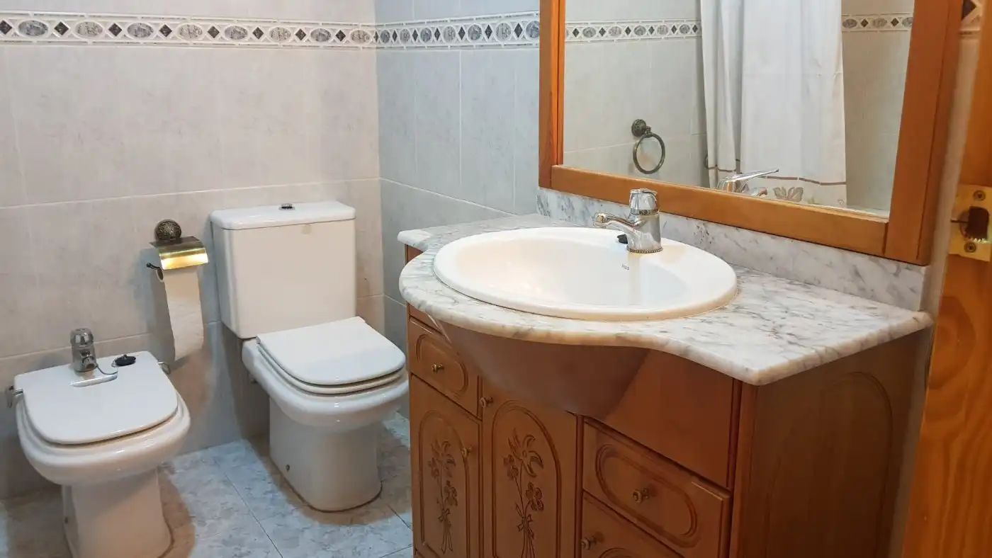 Bany de Pis en venda en Elche / Elx amb Terrassa i Balcó
