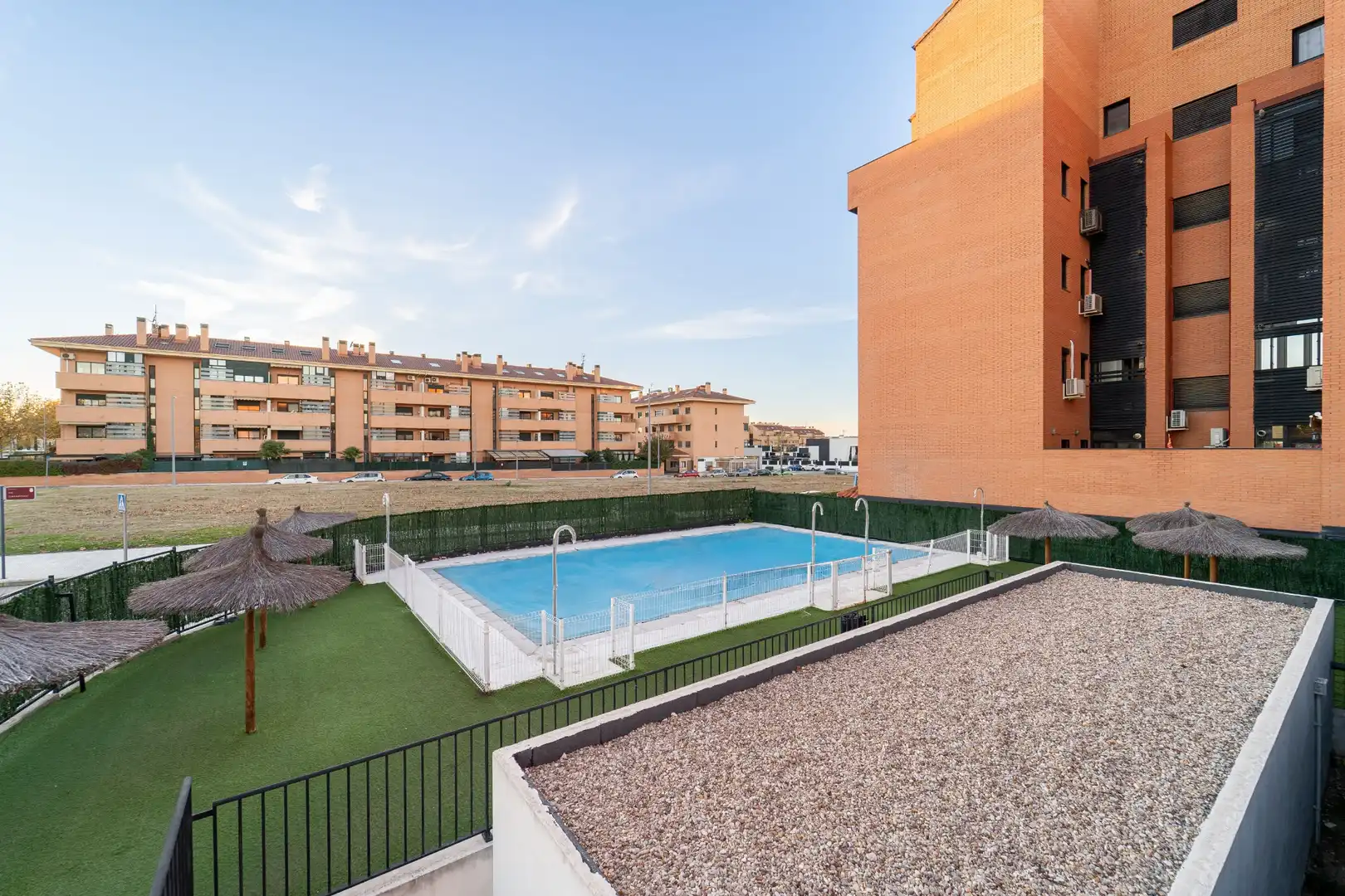 Piscina de Planta baja en venta en Navalcarnero con Aire acondicionado, Calefacción y Trastero
