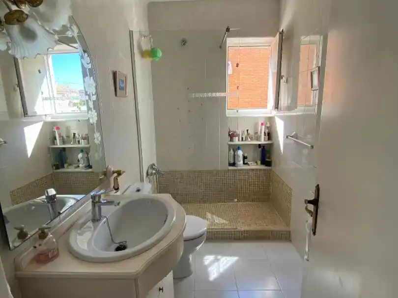 Bany de Pis en venda en Torrevieja amb Aire condicionat i Balcó