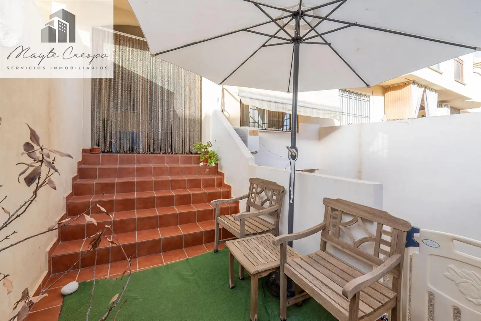 Terrasse von Einfamilien-Reihenhaus zum Verkauf in Ogíjares mit Klimaanlage und Gemeinschaftspool