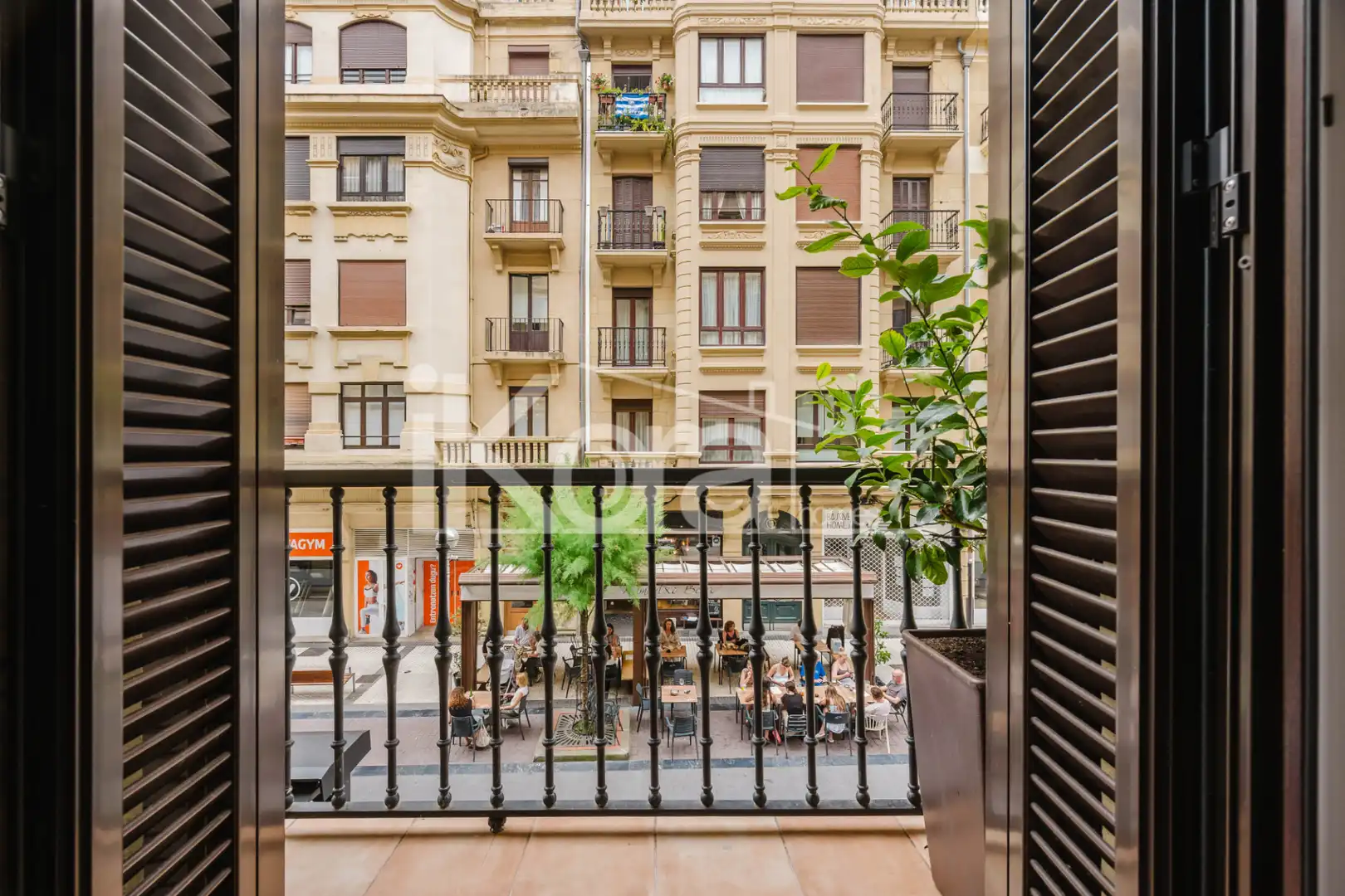 Terrassa de Pis en venda en Donostia - San Sebastián  amb Calefacció, Parquet i Moblat