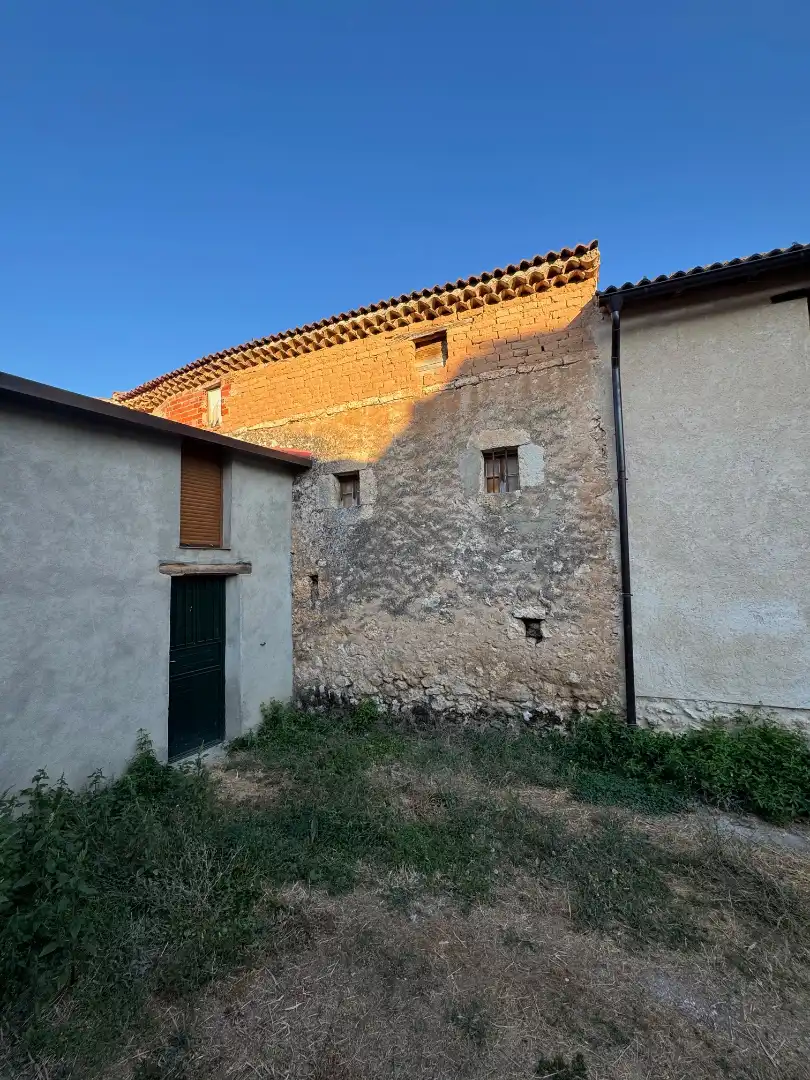 Exterior view of Country homes for sale in Adrada de Haza  with Private garden, Parquet flooring and Storage room
