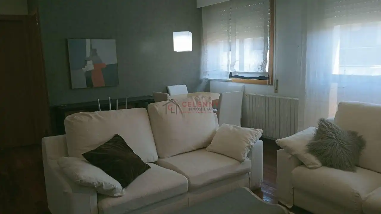 Sala d'estar de Dúplex de lloguer en Ourense Capital  amb Calefacció, Parquet i Traster