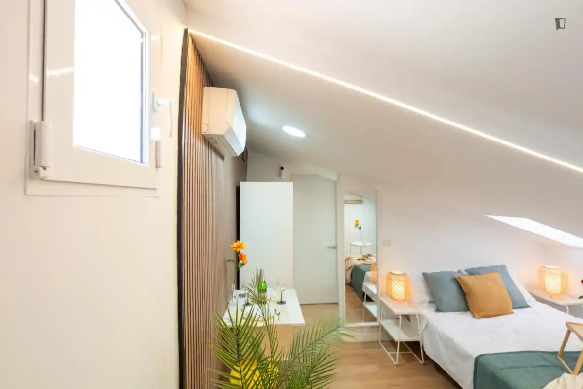 Schlafzimmer von Wohnung zur Miete in Madrid mit Klimaanlage, Möbliert und Waschmaschine
