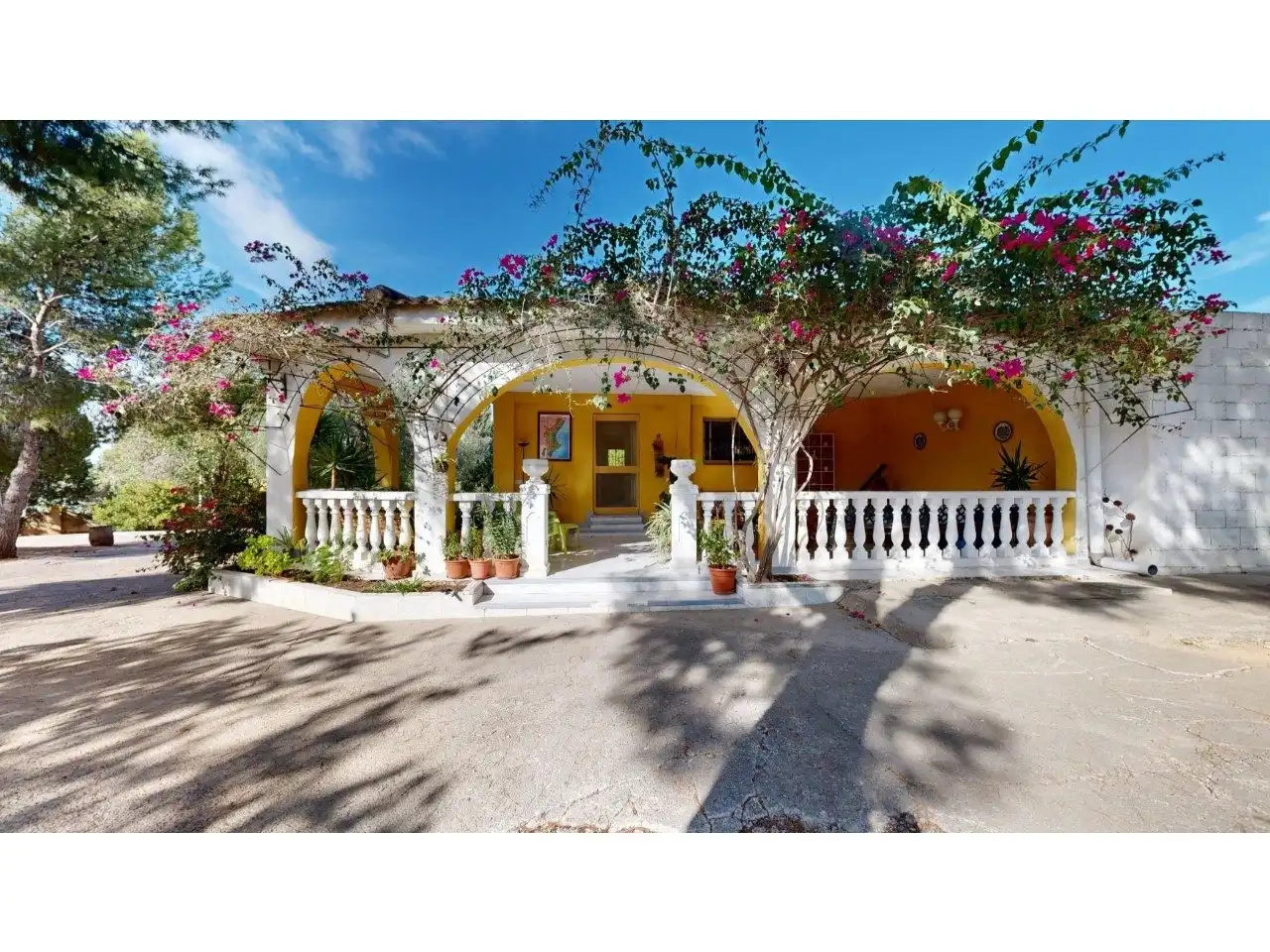 Vista exterior de Casa o chalet en venta en Llíria con Jardín privado, Terraza y Piscina