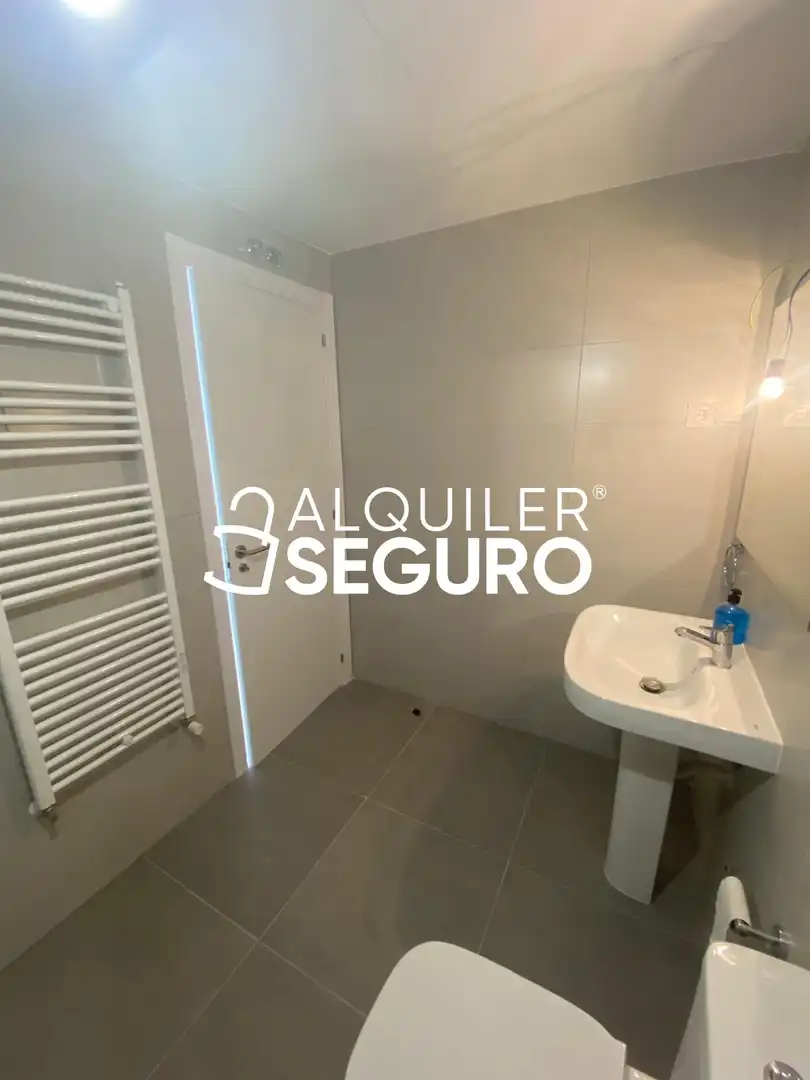 Bathroom of Flat for rent in Azuqueca de Henares  with Heating, Terrace and Swimming Pool