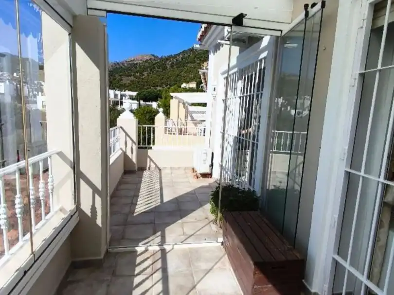 Vista exterior de Casa o xalet en venda en Mijas amb Aire condicionat, Terrassa i Balcó