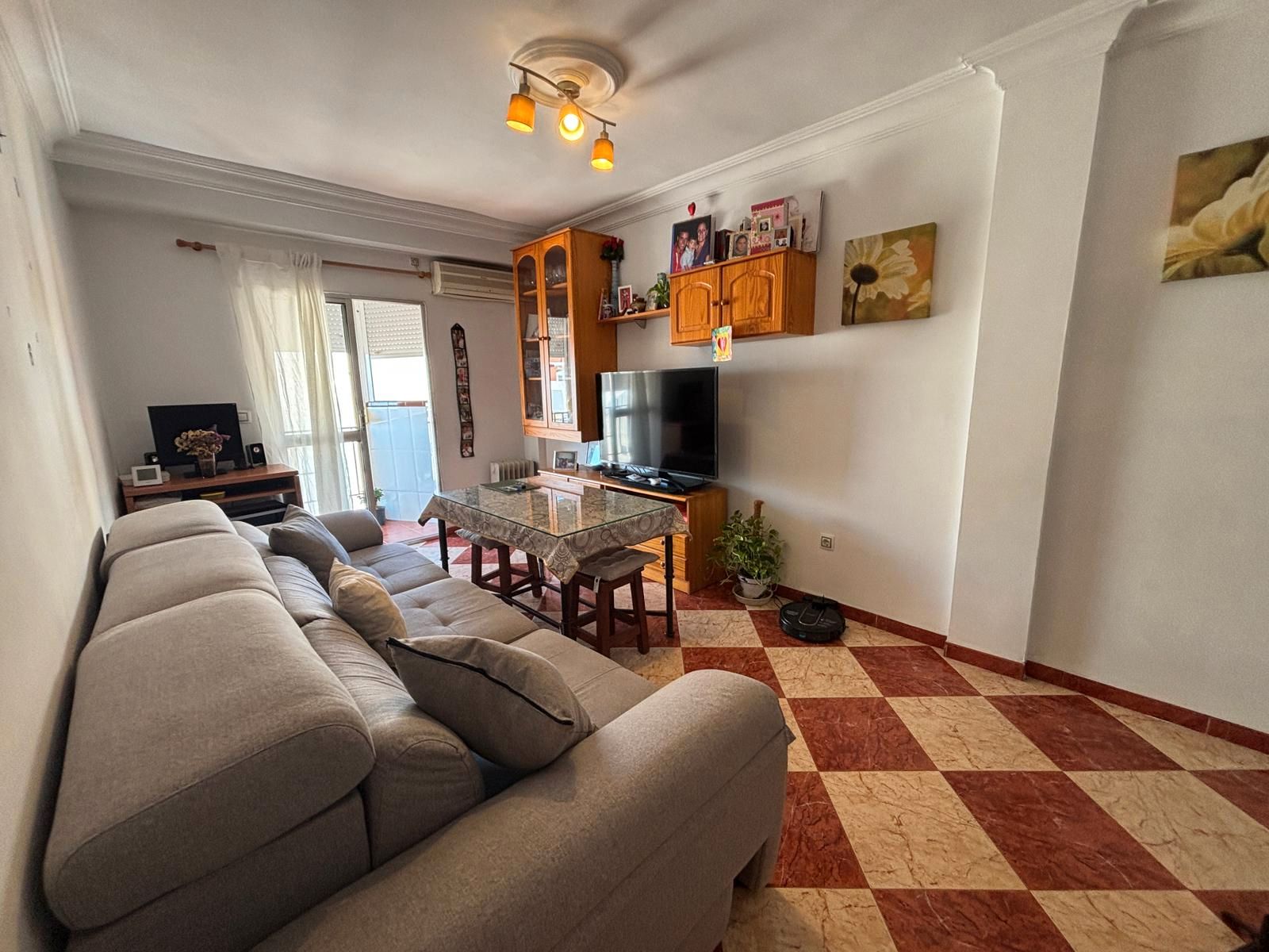 Sala d'estar de Pis en venda en Castilleja de la Cuesta amb Aire condicionat i Traster