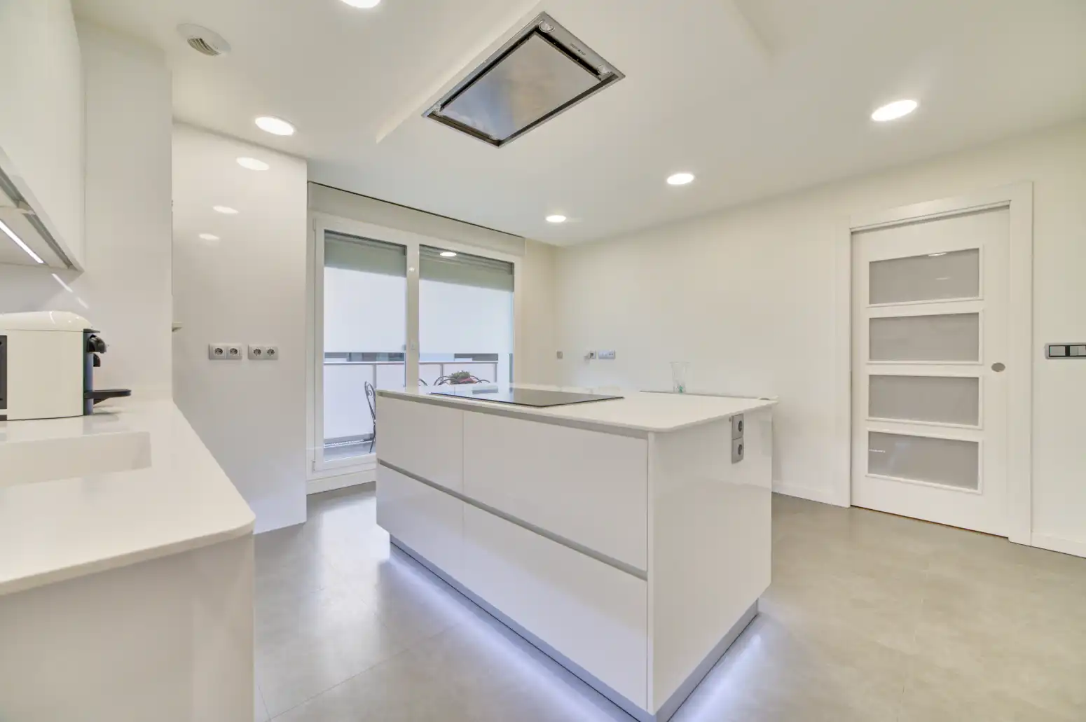 Cocina de Piso en venta en  Pamplona / Iruña con Calefacción, Terraza y Trastero