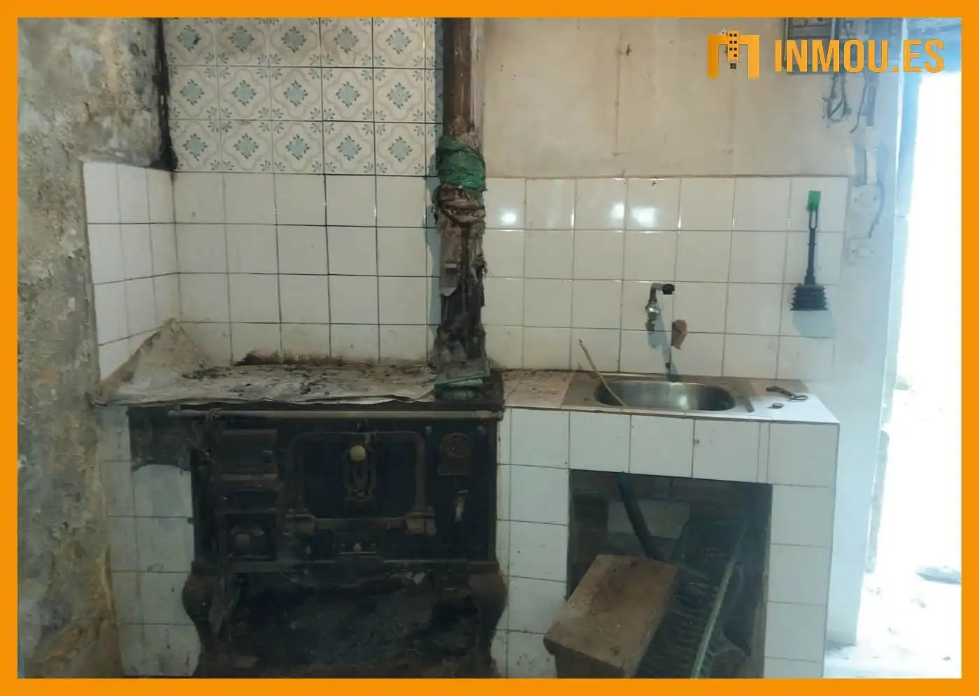 Cocina de Finca rústica en venta en A Bola 