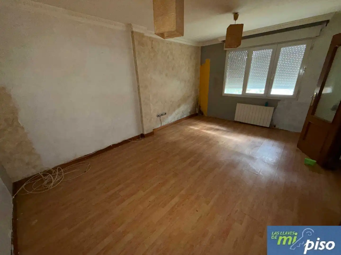 Sala d'estar de Casa adosada en venda en Cigales amb Calefacció, Jardí privat i Parquet