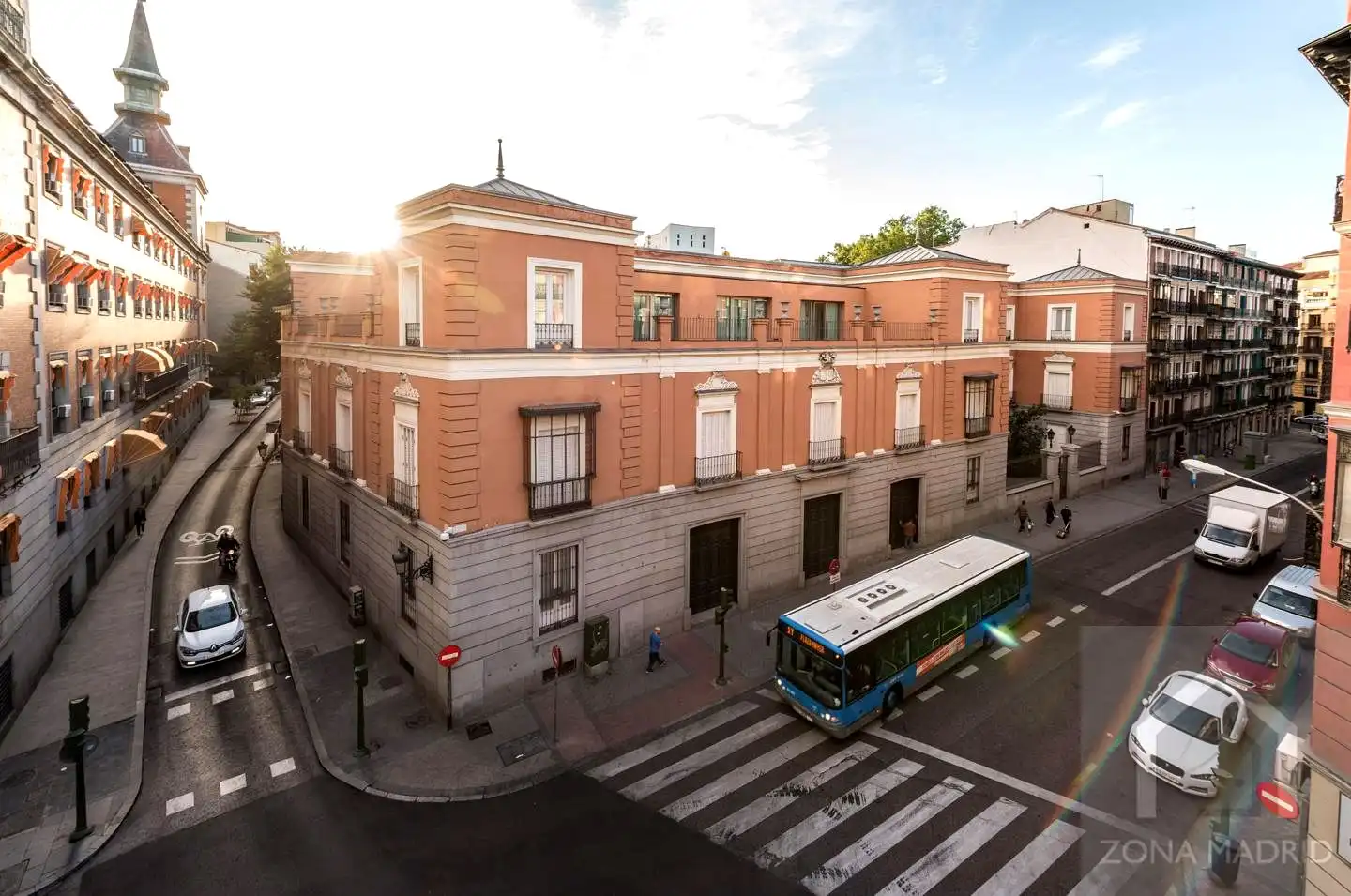 Vista exterior de Estudi en venda en Madrid amb Moblat
