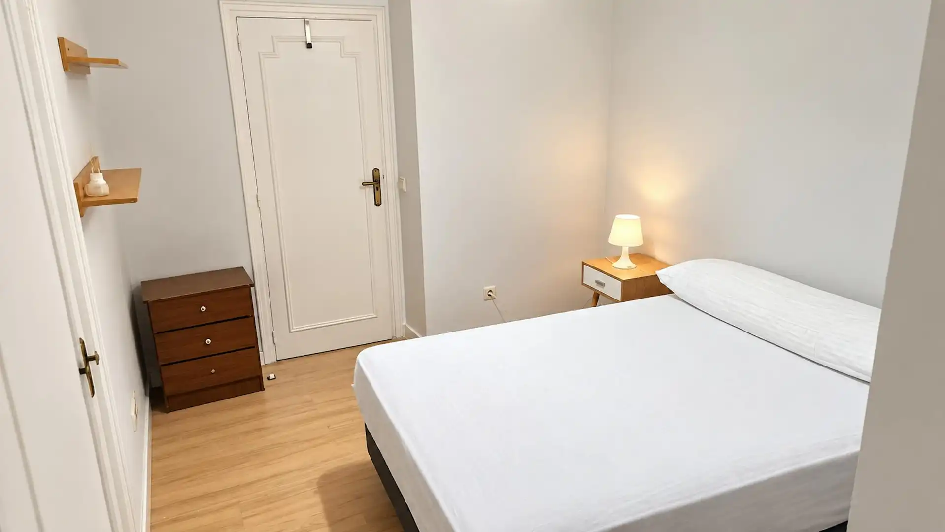 Schlafzimmer von Wohnung zur Miete in Madrid mit Heizung, Möbliert und Waschmaschine