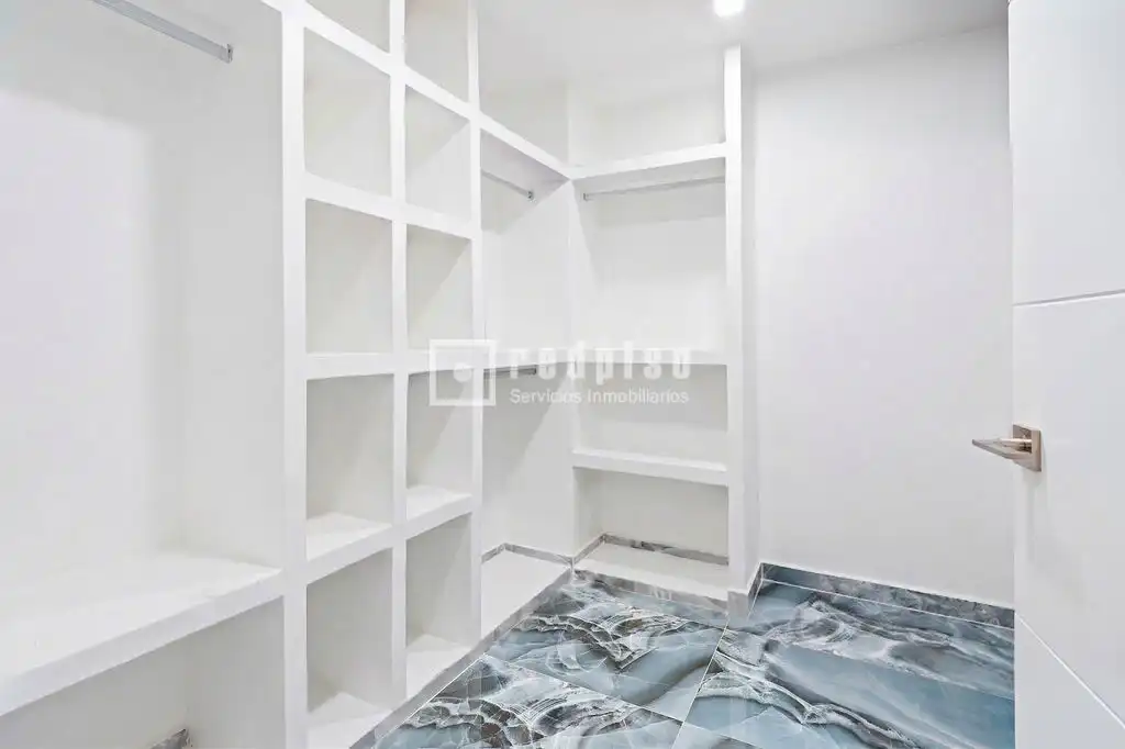 Habitación de Piso en venta en Madrid con Aire acondicionado