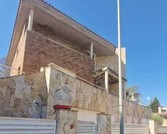 Villa avec piscine à vendre à LG Barri Pla del cavalls