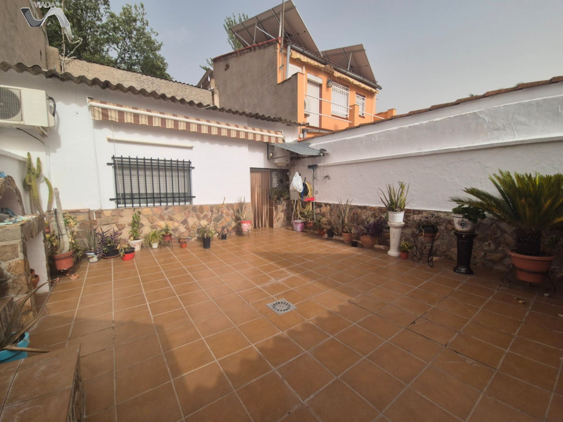 Vista exterior de Casa o xalet en venda en Puertollano amb Aire condicionat i Terrassa
