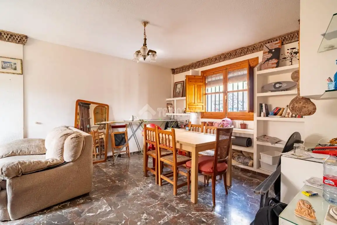 Sala de estar de Casa adosada en venta en Granada con Aire acondicionado