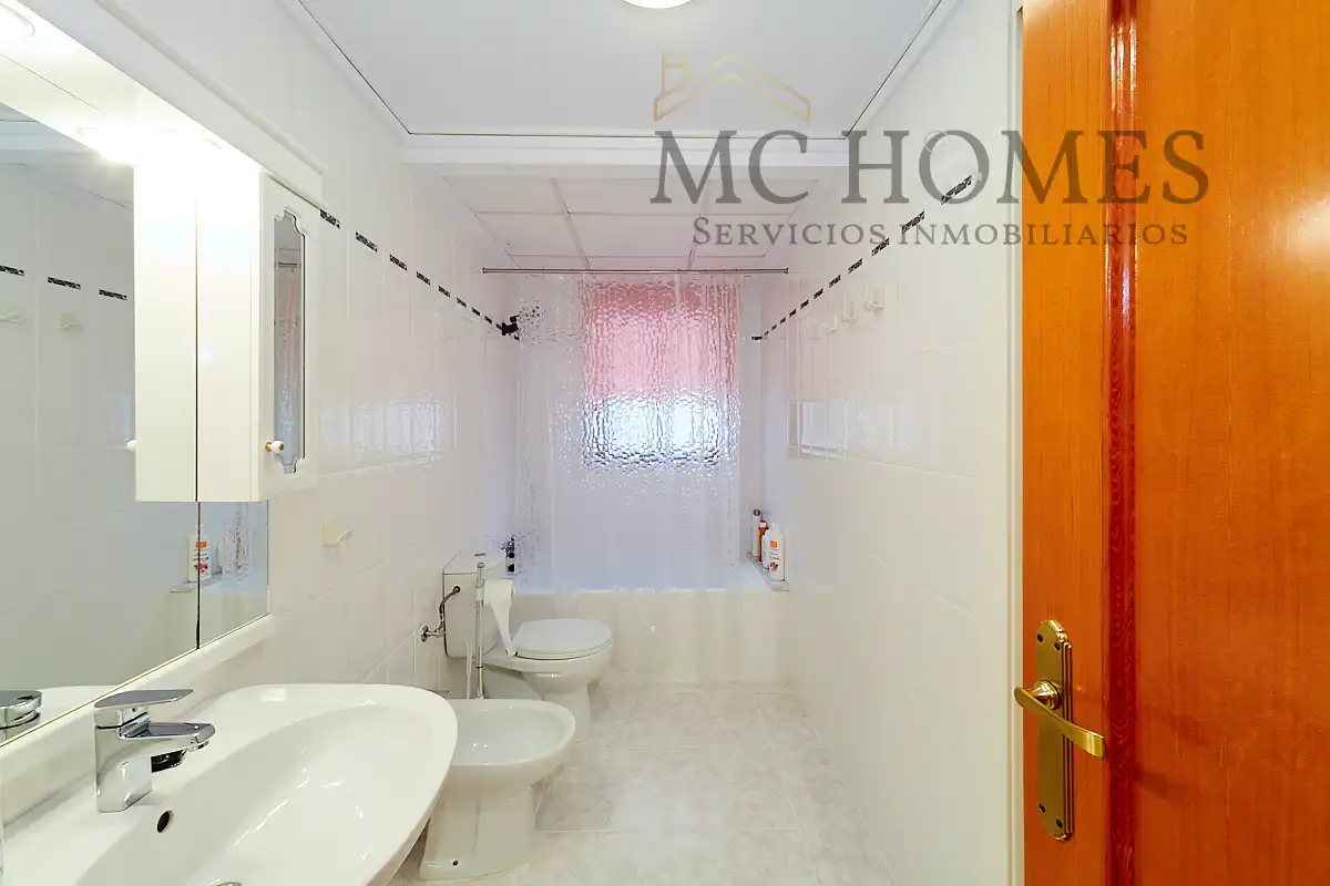 Bathroom of Flat for sale in Santa Pola  with Air Conditioner, Heating and Oven