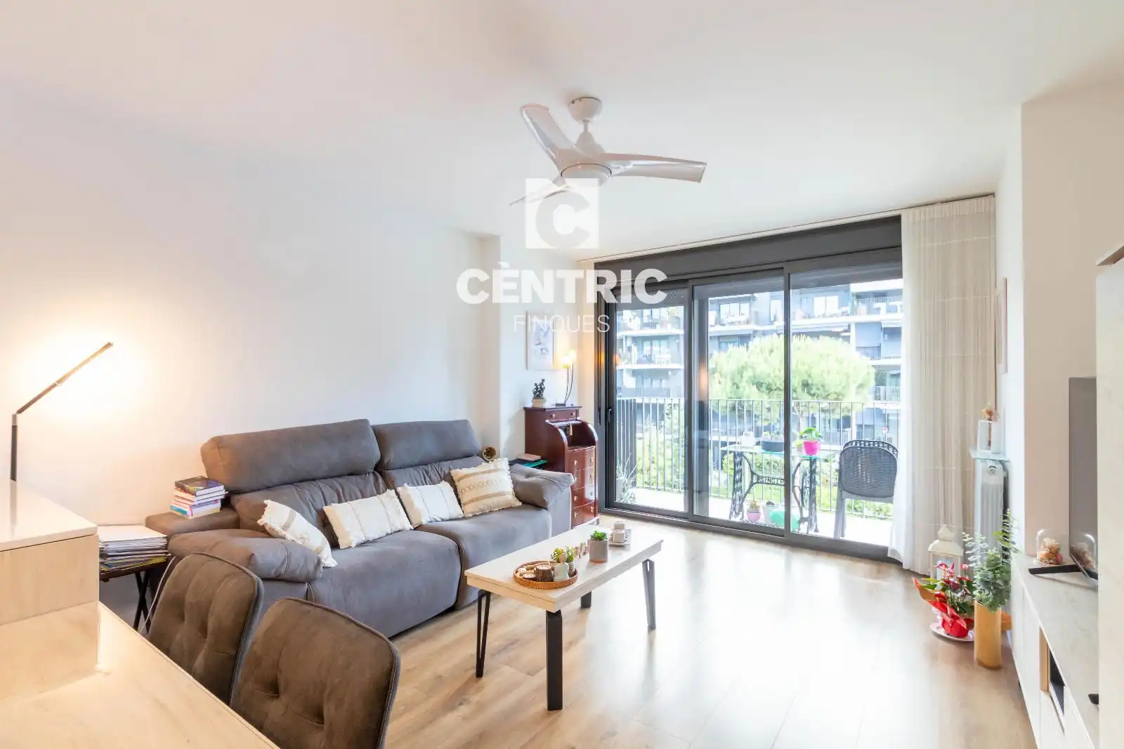 Vista exterior de Piso en venta en Terrassa con Aire acondicionado, Terraza y Trastero