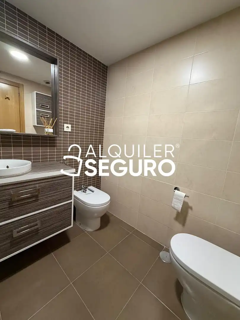 Baño de Piso de alquiler en Rivas-Vaciamadrid con Aire acondicionado, Calefacción y Trastero