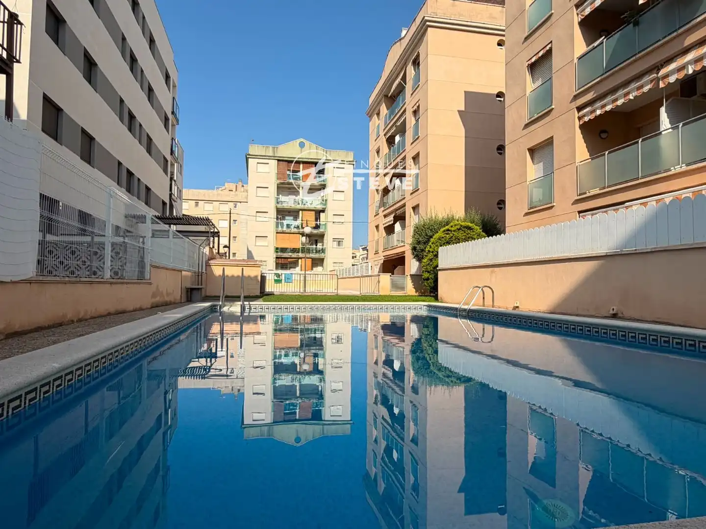 Schwimmbecken von Dachboden zum Verkauf in Calafell mit Klimaanlage, Heizung und Terrasse