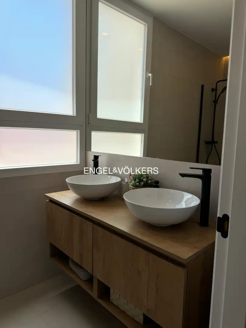 Baño de Piso de alquiler en Madrid con Calefacción, Parquet y Balcón