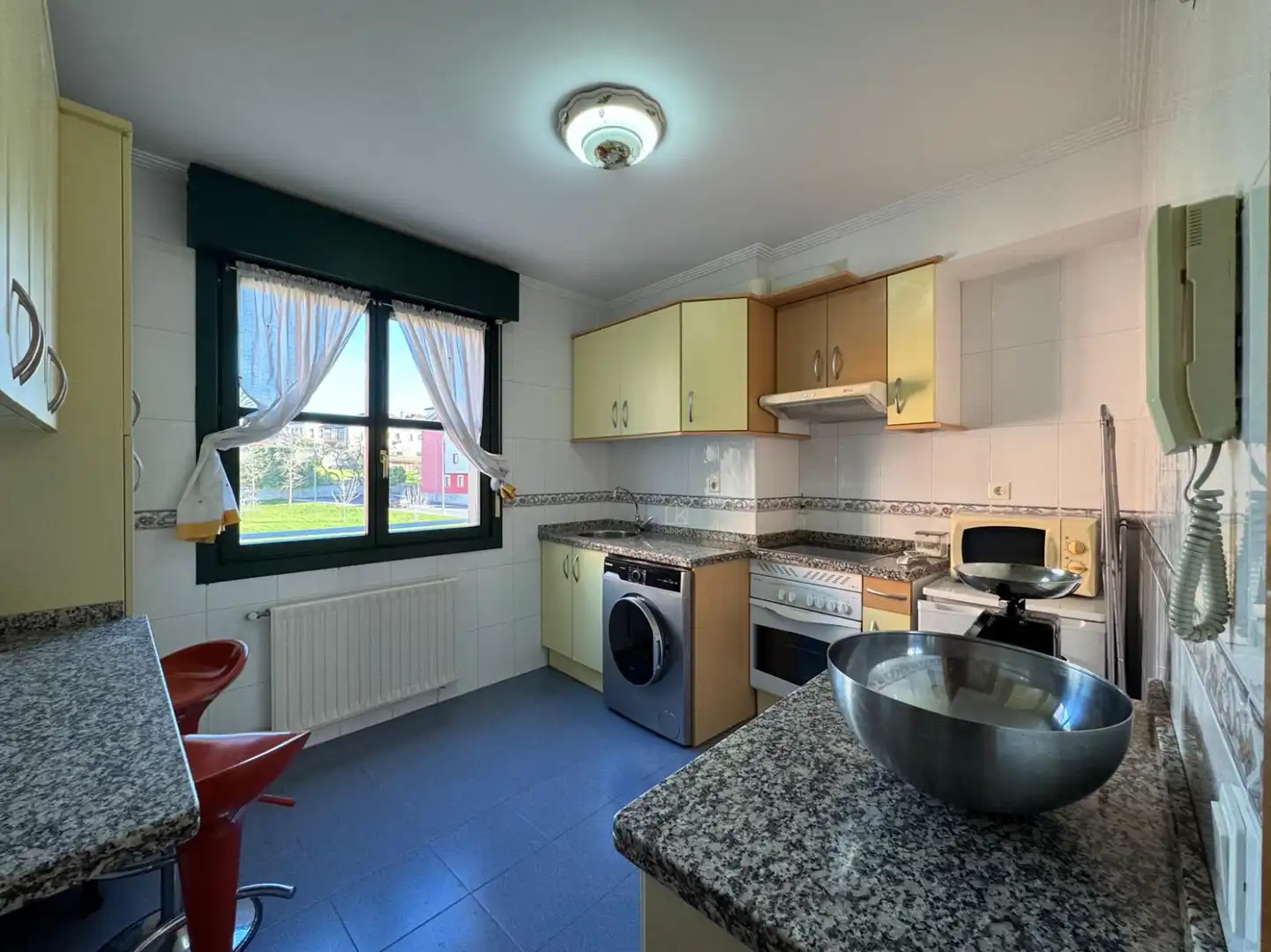 Cocina de Piso en venta en Parres con Calefacción, Jardín privado y Trastero