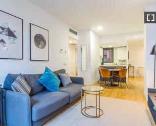 Living room of Flat to rent in  Madrid Capital  with Air Conditioner, Heating and Furnished