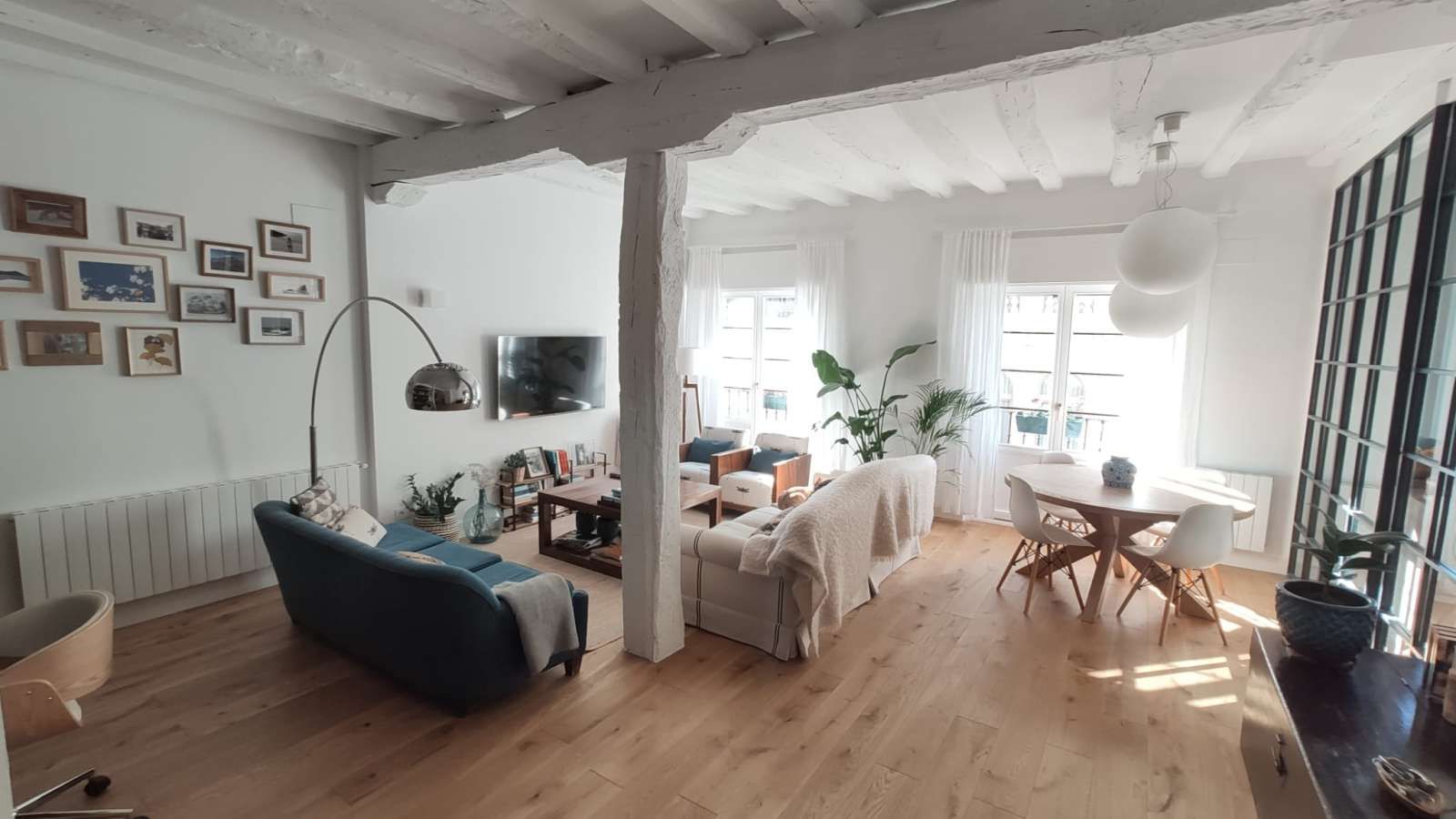 Living room of Apartment to share in Bilbao   with Air Conditioner and Terrace