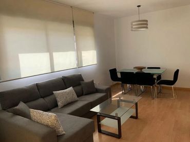 Appartamento con balcone in affitto a Parc Central