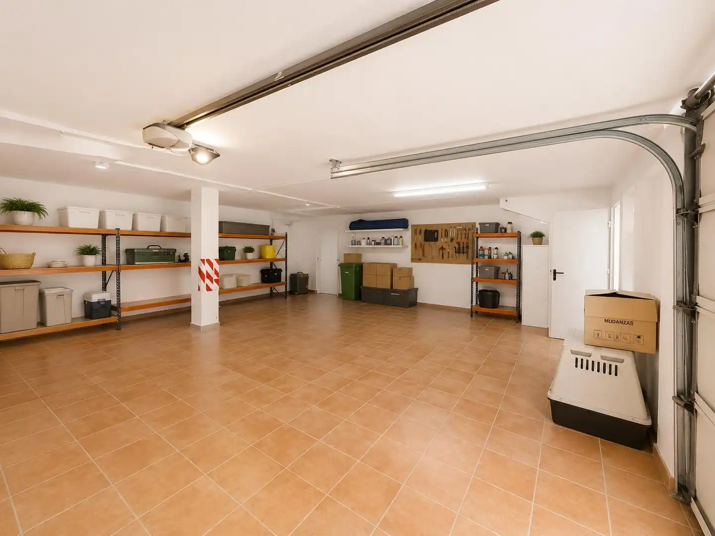 Einfamilien-Reihenhaus zum Verkauf in Enguera mit Klimaanlage, Heizung und Terrasse