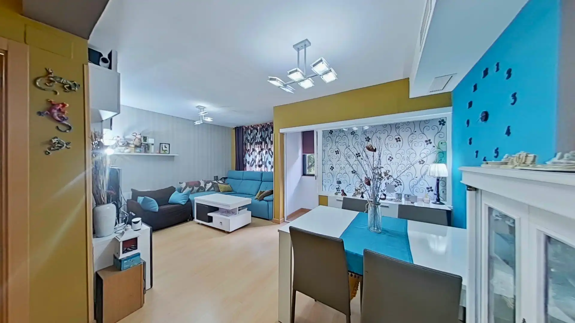 Living room of Flat for sale in Madrid  with Air Conditioner, Heating and Furnished