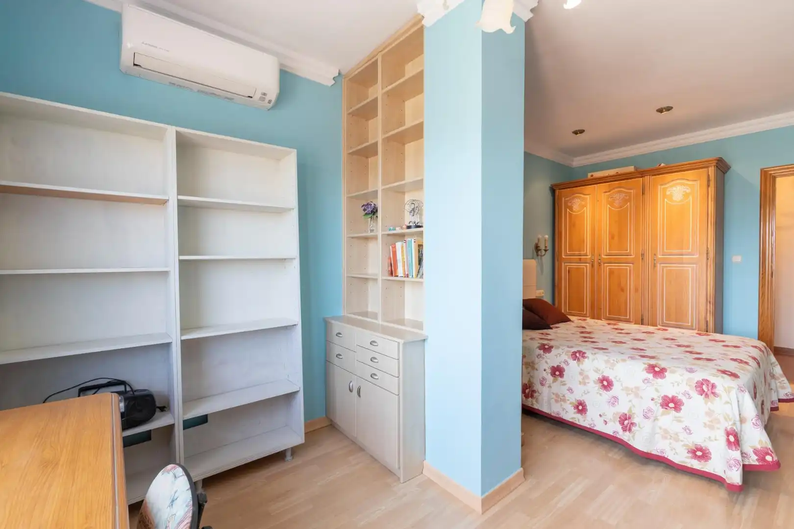 Dormitori de Casa o xalet en venda en Las Gabias amb Piscina comunitària