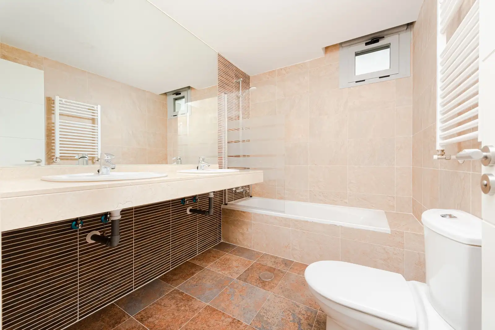 Badezimmer von Wohnung zur Miete in Boadilla del Monte mit Klimaanlage, Heizung und Gemeinschaftspool