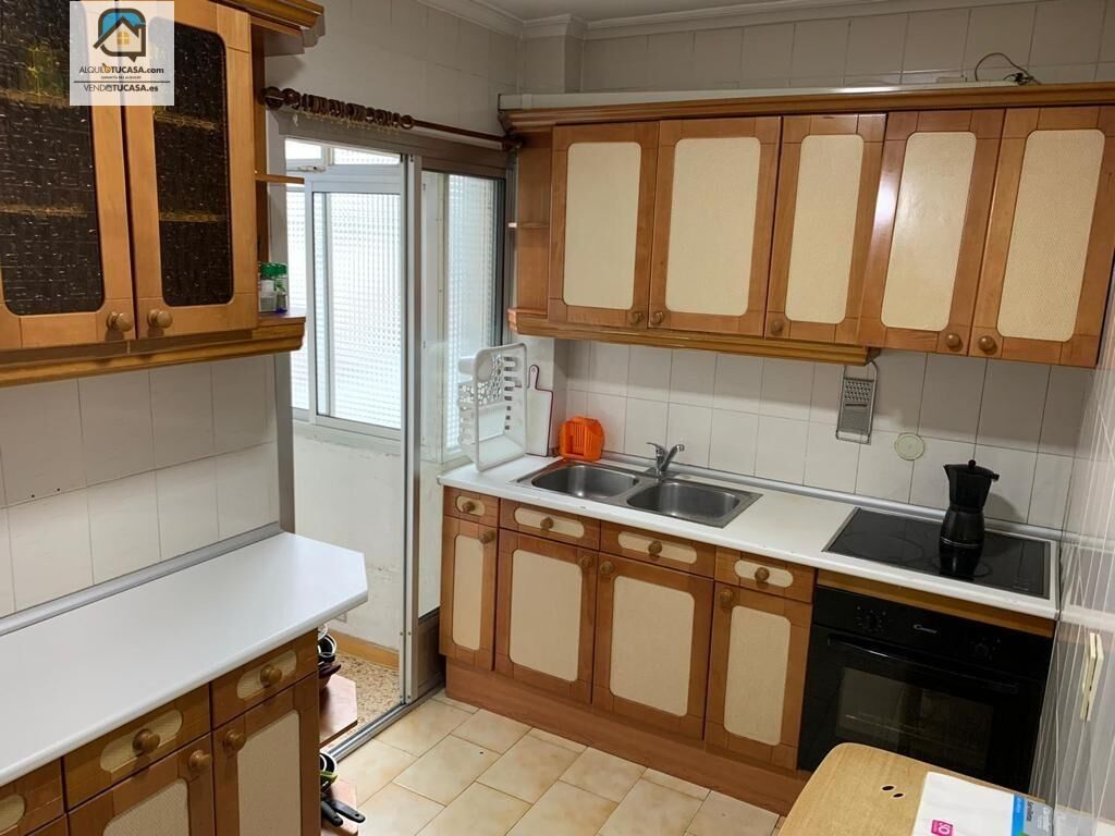 Kitchen of Flat to share in Valladolid Capital  with Heating and Terrace