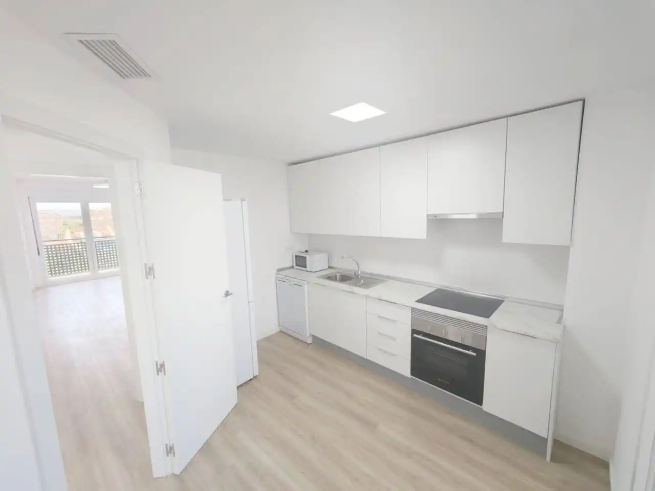 Küche von Wohnung zur Miete in Murcia mit Terrasse, Abstellraum und Balkon