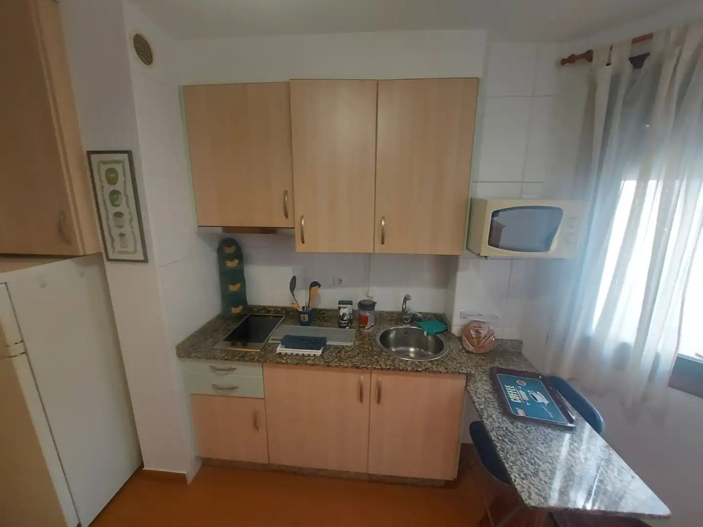 Cuina de Estudi de lloguer en Vigo  amb Parquet, Moblat i Forn