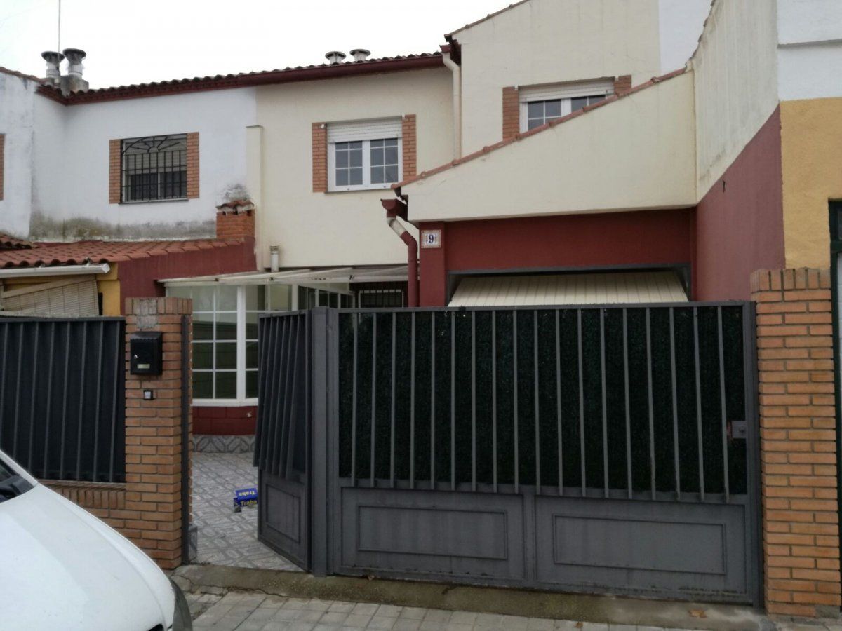 Casa adosada en venda a Manzanares