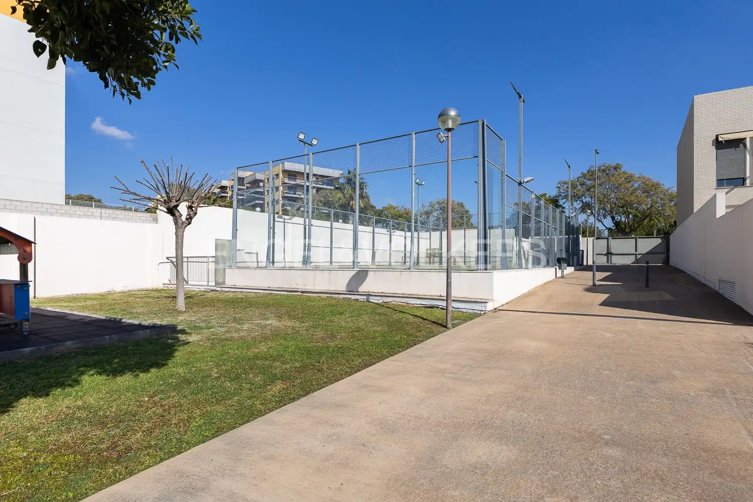 Vista exterior de Casa o xalet en venda en Paterna amb Aire condicionat, Calefacció i Jardí privat