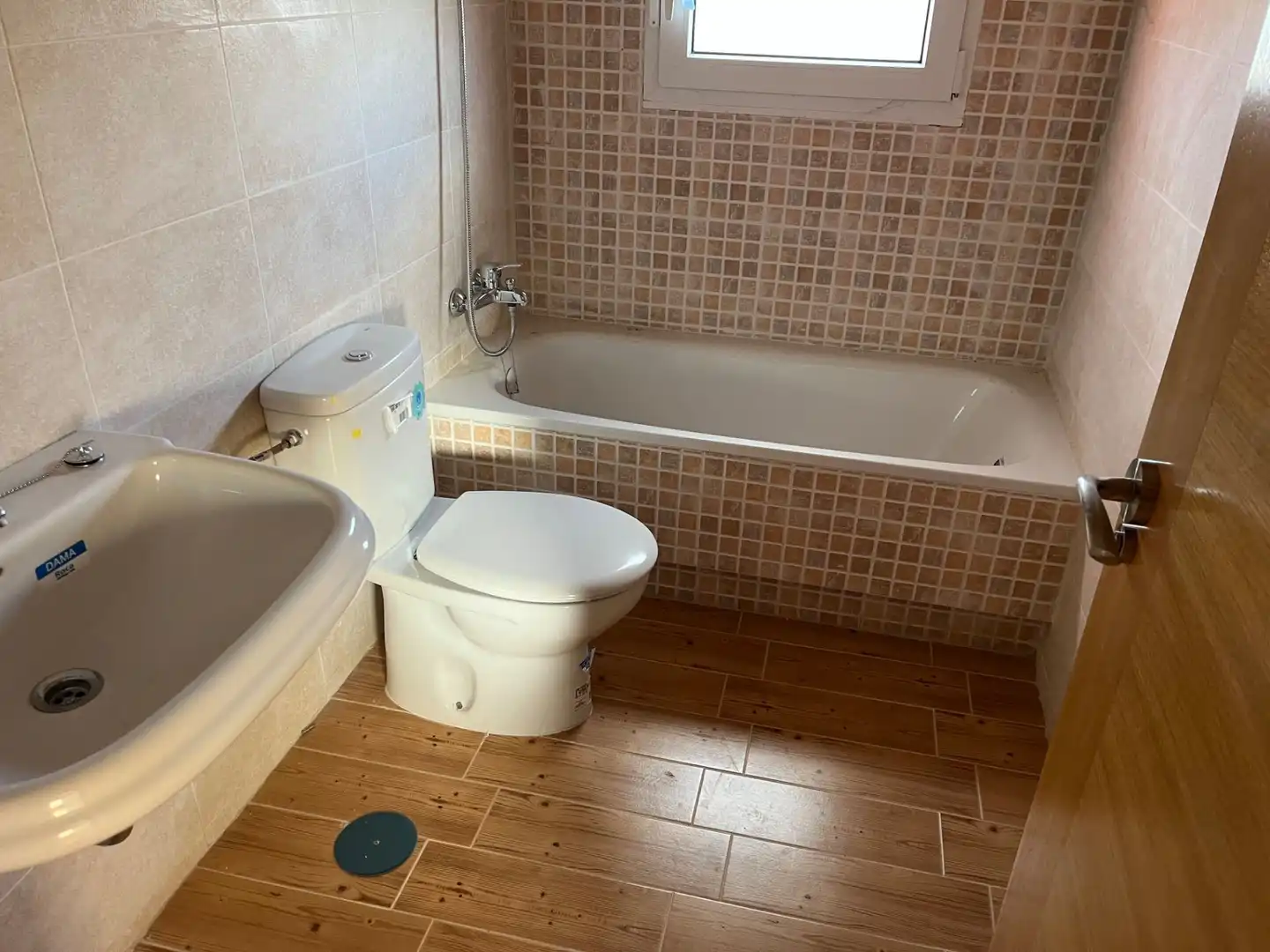 Bathroom of Houses for sale in Sanchidrián  with Private garden and Terrace